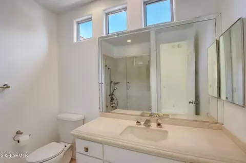 Bath - 3034 E Squaw Peak Cir, Phoenix, AZ 85016 photo 5 of 11
