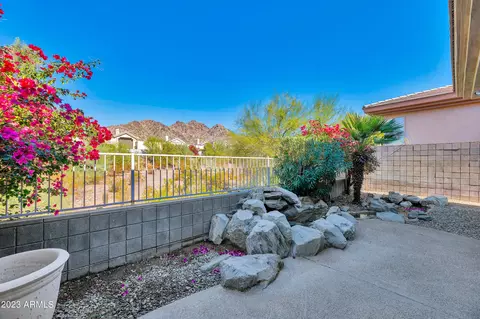 Exterior - 3034 E Squaw Peak Cir, Phoenix, AZ 85016 photo 7 of 11