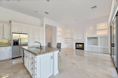 Kitchen - 3034 E Squaw Peak Cir, Phoenix, AZ 85016 photo 6 of 6