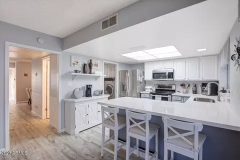 2512 W Eugie Ave, Phoenix, AZ 85029