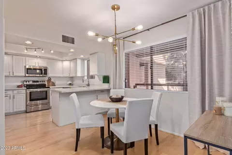 12222 N Paradise Village Pkwy #423, Phoenix, AZ 85032