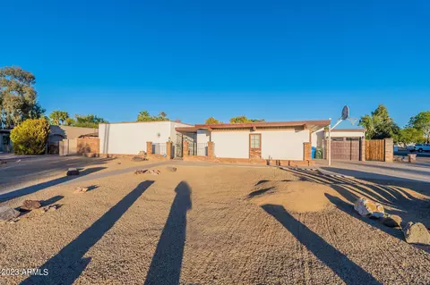 14401 N Interlacken Dr, Phoenix, AZ 85022 photo 4