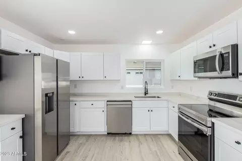3221 E Andorra Dr, Phoenix, AZ 85032 photo 4