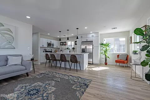 4211 S 21st St, Phoenix, AZ 85040