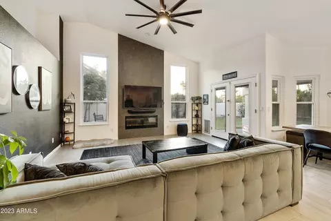 902 W Iris Dr, Gilbert, AZ 85233 photo 9