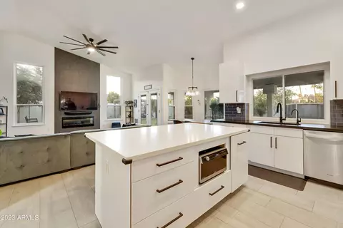 902 W Iris Dr, Gilbert, AZ 85233 photo 8