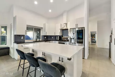 902 W Iris Dr, Gilbert, AZ 85233 photo 5
