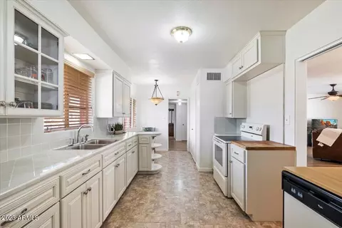 2037 W Roma Ave, Phoenix, AZ 85015 photo 10