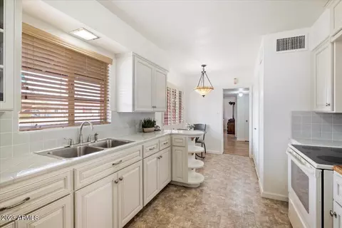 2037 W Roma Ave, Phoenix, AZ 85015 photo 11