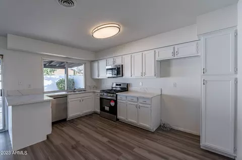 3808 W Crocus Dr, Phoenix, AZ 85053 photo 4