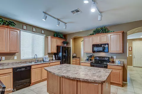 Kitchen - 1922 W Carson Rd, Phoenix, AZ 85041 photo 5 of 7