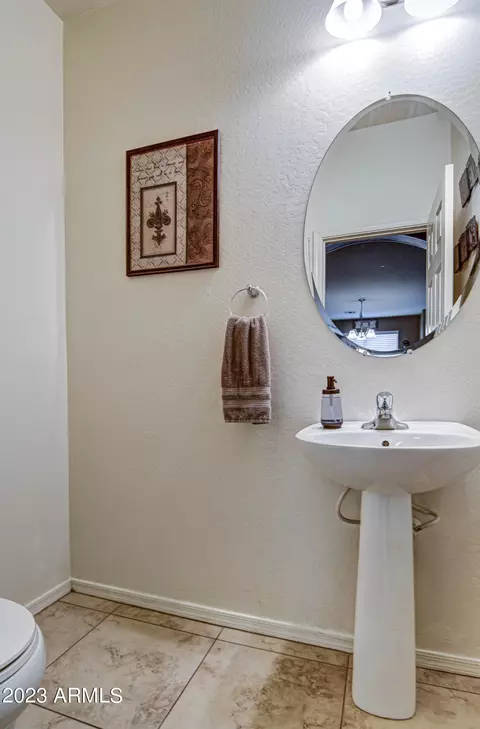 Bath - 1922 W Carson Rd, Phoenix, AZ 85041 photo 9 of 9