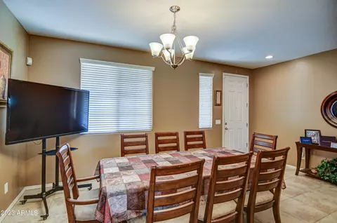 Dining - 1922 W Carson Rd, Phoenix, AZ 85041 photo 3 of 3