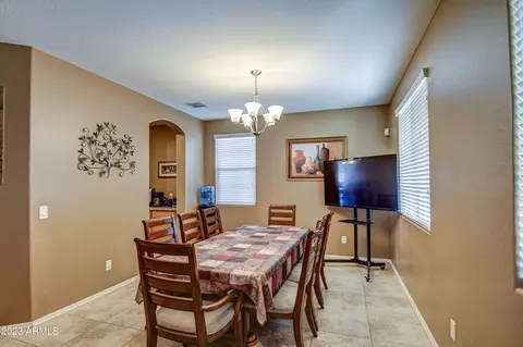 Dining - 1922 W Carson Rd, Phoenix, AZ 85041 photo 2 of 3