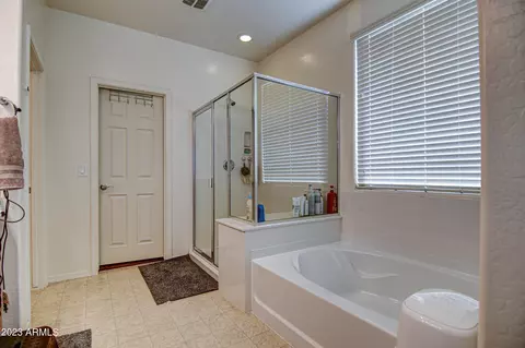Bath - 1922 W Carson Rd, Phoenix, AZ 85041 photo 2 of 9