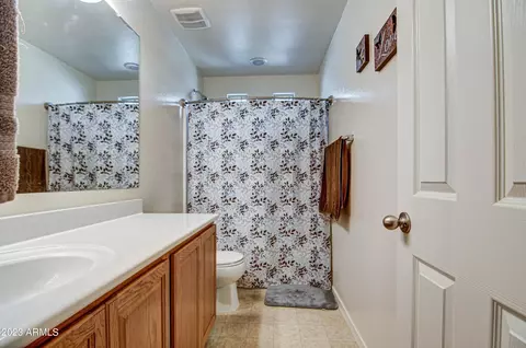 Bath - 1922 W Carson Rd, Phoenix, AZ 85041 photo 4 of 9