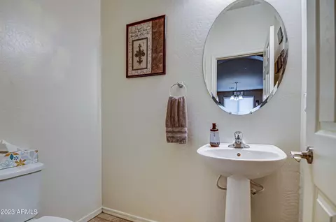 Bath - 1922 W Carson Rd, Phoenix, AZ 85041 photo 8 of 9