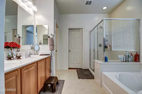 Bath - 1922 W Carson Rd, Phoenix, AZ 85041 photo 3 of 9