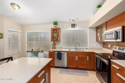 4342 E Abraham Ln, Phoenix, AZ 85050 photo 8