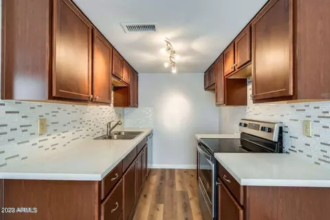 1055 N 84th Pl, Scottsdale, AZ 85257