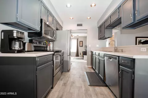 4008 W Aster Dr, Phoenix, AZ 85029 photo 4