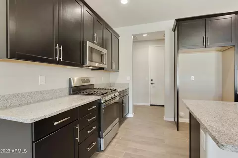 7634 W Odeum Ln, Phoenix, AZ 85043 photo 9