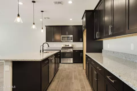 7634 W Odeum Ln, Phoenix, AZ 85043 photo 8