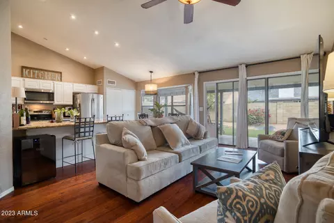 15807 N 39th St, Phoenix, AZ 85032