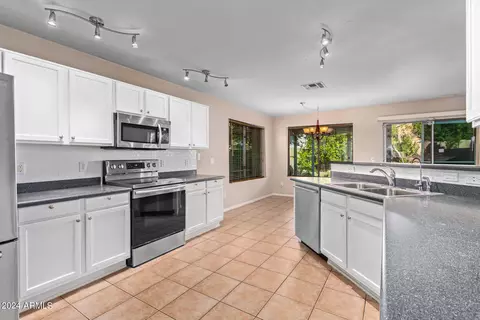2226 E Parkside Ln, Phoenix, AZ 85024 photo 13