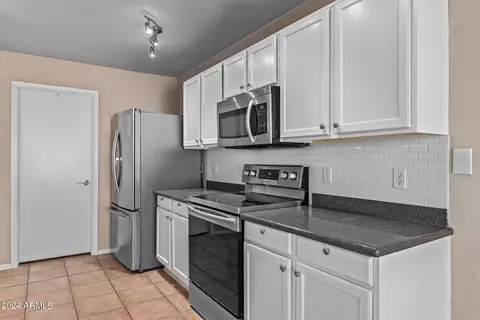 2226 E Parkside Ln, Phoenix, AZ 85024 photo 15