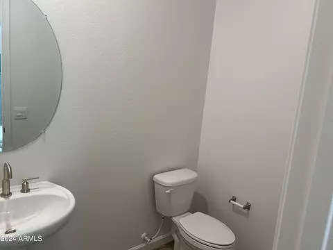 Bath - 1737 E Questa Dr, Phoenix, AZ 85024 photo 2 of 5