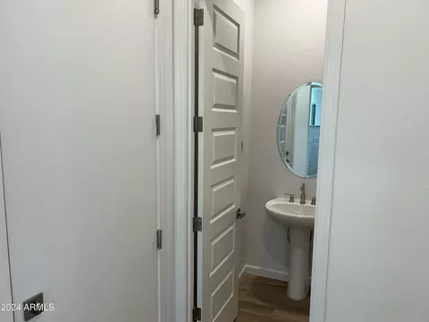 Bath - 1737 E Questa Dr, Phoenix, AZ 85024 photo 1 of 5