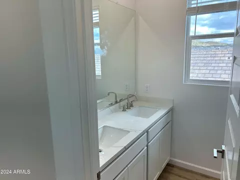 Bath - 1737 E Questa Dr, Phoenix, AZ 85024 photo 4 of 5
