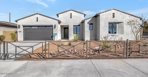 8020 W Gardenia Ave, Glendale, AZ 85303