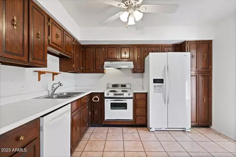 1667 E Borghese Pl, Phoenix, AZ 85016 photo 9