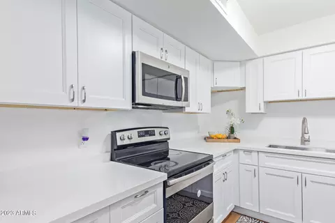 2409 W Hazelwood St #275, Phoenix, AZ 85015