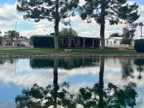 26437 S Lakeview Dr, Sun Lakes, AZ 85248