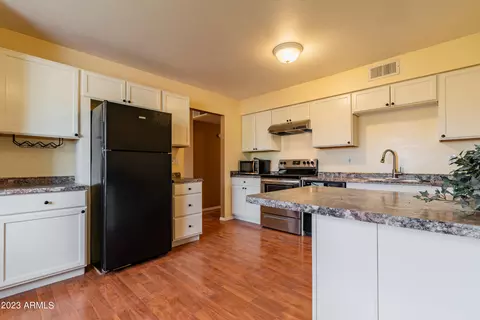 39 E Hampton Ave, Mesa, AZ 85210 photo 11