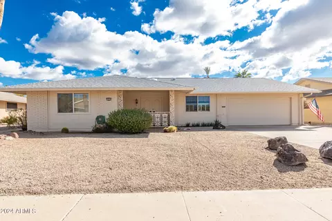 10221 W White Mountain Rd, Sun City, AZ 85351