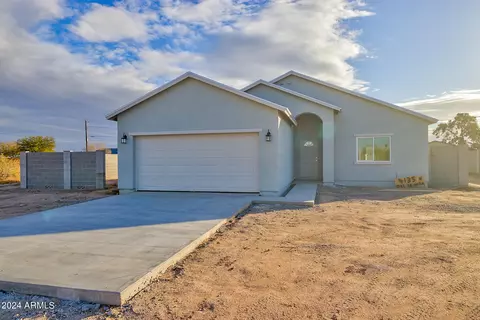 4135 N Del Monte Dr, Eloy, AZ 85131