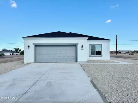 14015 S Berwick Rd, Arizona City, AZ 85123