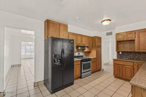 5037 E Clarendon Ave, Phoenix, AZ 85018 photo 4