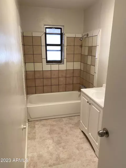 Bath - 912 E Weber Dr, Tempe, AZ 85288 photo 1 of 1