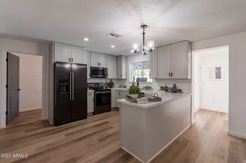 12215 N 48th Dr, Glendale, AZ 85304