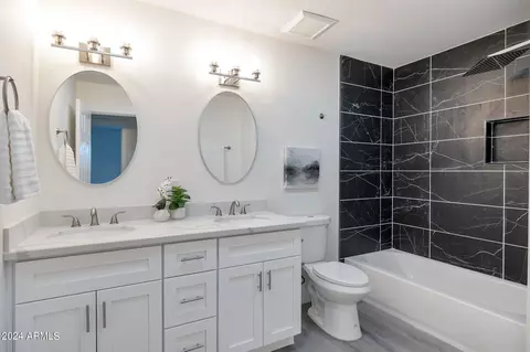 Bath - 2531 E Mercer Ln, Phoenix, AZ 85028 photo 1 of 2