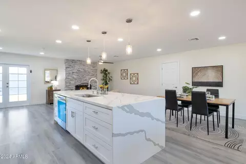 Kitchen - 2531 E Mercer Ln, Phoenix, AZ 85028 photo 5 of 5