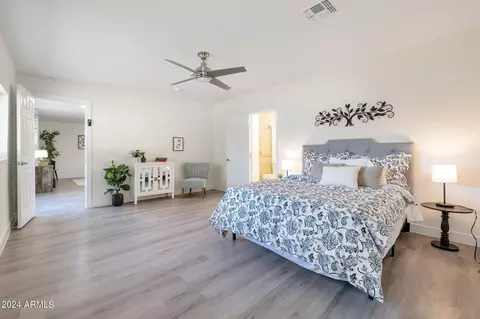 Bedroom - 2531 E Mercer Ln, Phoenix, AZ 85028 photo 5 of 6