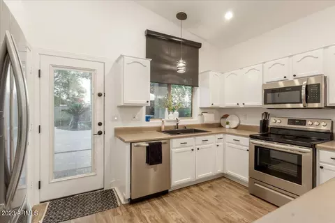 4053 W Hackamore Dr, Phoenix, AZ 85083 photo 10