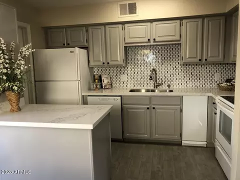 2201 E Pinchot Ave #16, Phoenix, AZ 85016