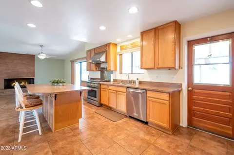802 E Campus Dr, Tempe, AZ 85282 photo 2